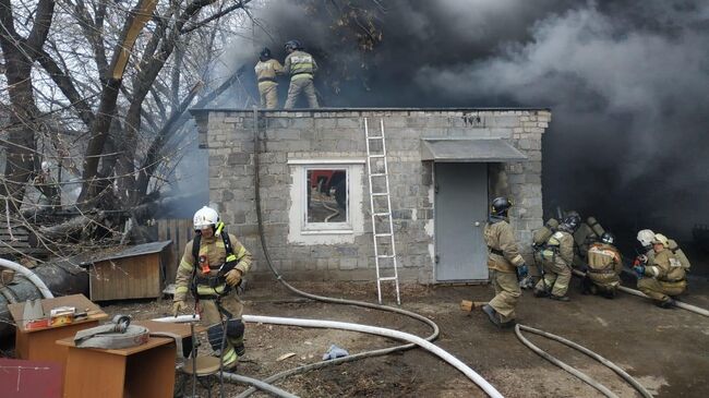 Ликвидация пожара в ангаре в городе Каменск-Уральский Свердловской области