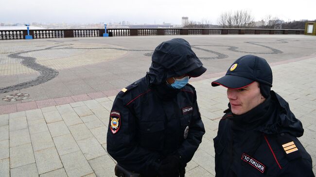 Сотрудники правоохранительных органов на Воробьевых горах в Москве