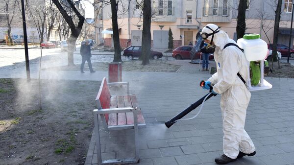 Дезинфекционная обработка в сквере во Львове в рамках профилактики коронавируса