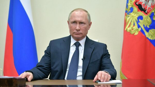 Президент России Владимир Путин во время обращения к гражданам