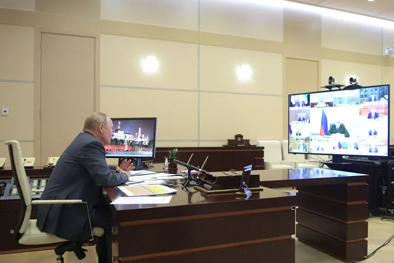 Президент РФ Владимир Путин проводит в режиме видеоконференции совещание с членами правительства РФ Президент РФ Владимир Путин проводит в режиме видеоконференции совещание с членами правительства РФ