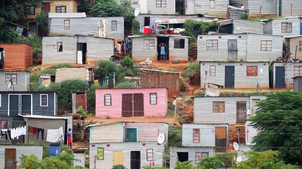 Лачуги в городе Умлази во время режима изоляции из-за пандемии коронавируса в ЮАР