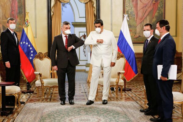 Президент Венесуэлы Николас Мадуро и посол России в Венесуэле Сергей Мелик-Багдасаров в Каракасе