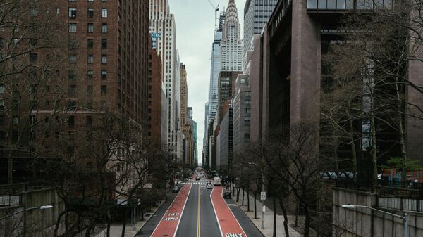 Опустевшая улица в центре Нью-Йорка