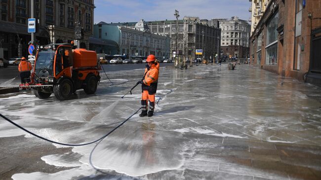 Мойка дорог и тротуаров в Москве