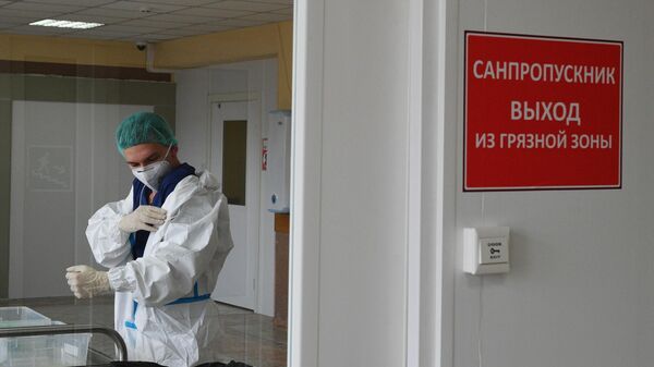 Медицинский работник в стационаре НМХЦ имени Пирогова