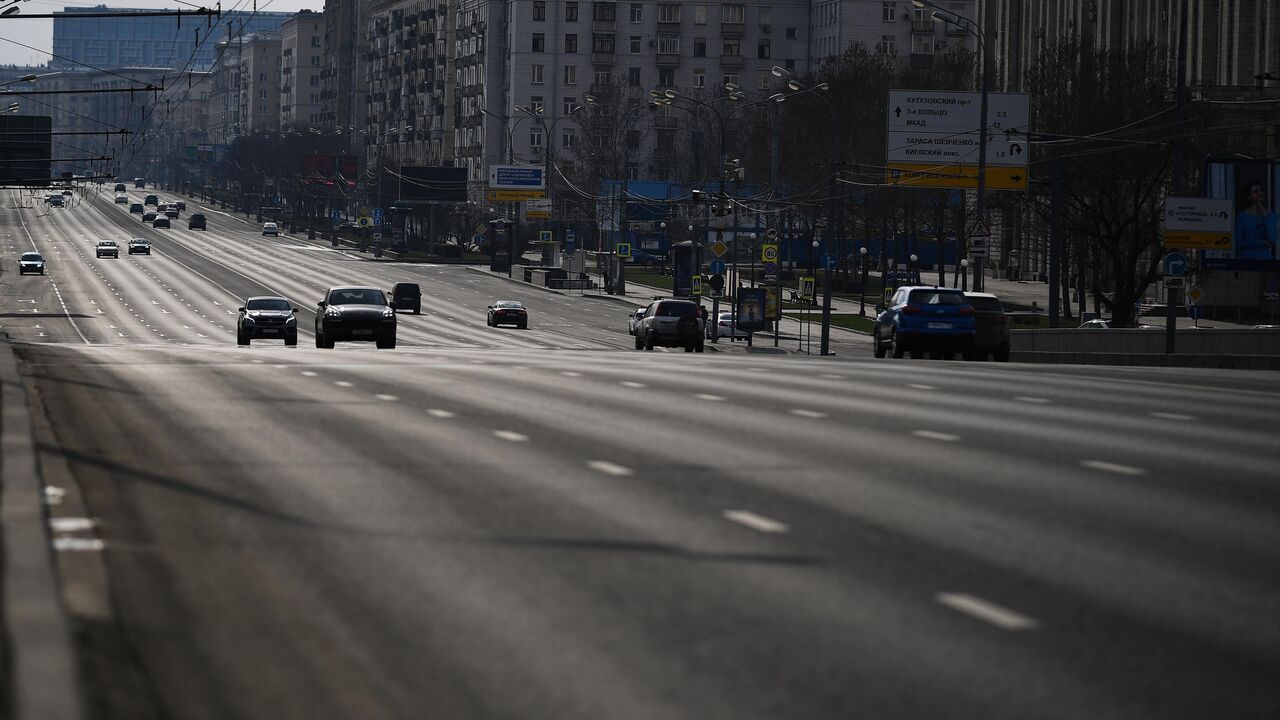 Проспект багратиона москва. Передвижение по Москве. Кутузовский проспект ограничение скорости. Кутузовский проспект машины. Москва 2023 год на дорогах москвичи.