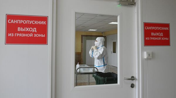 Медицинский работник в стационаре НМХЦ имени Пирогова