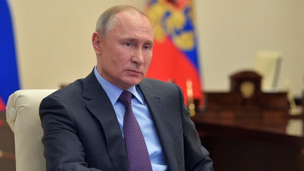 Президент РФ Владимир Путин проводит совещание о ситуации на глобальных энергетических рынках в режиме  видеоконференции