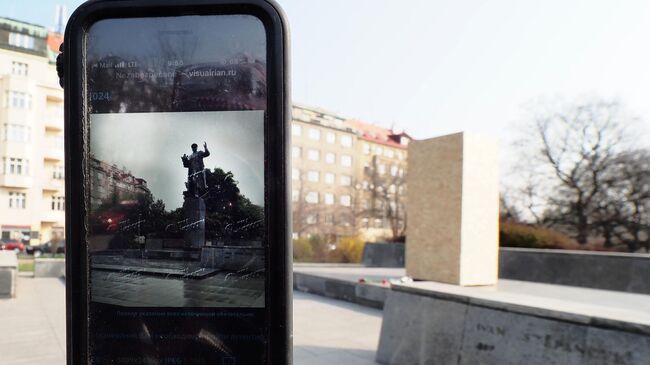 В Праге снесли памятник маршалу Коневу В Праге снесли памятник маршалу Коневу