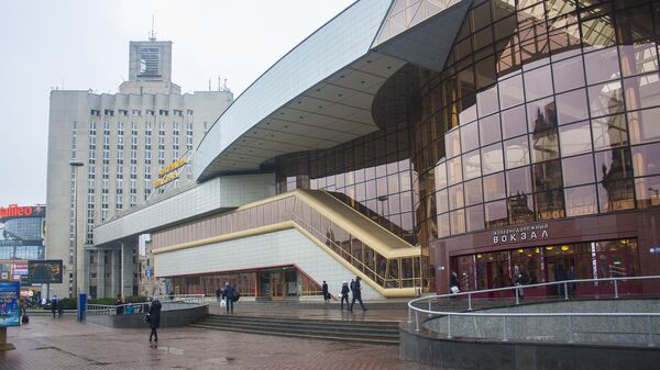 Современное здание городской железнодорожной станции в Минск, Беларусь