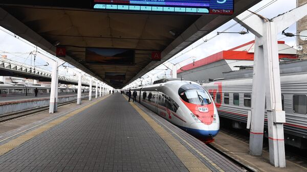 Поезд Сапсан на Ленинградском вокзале в Москве