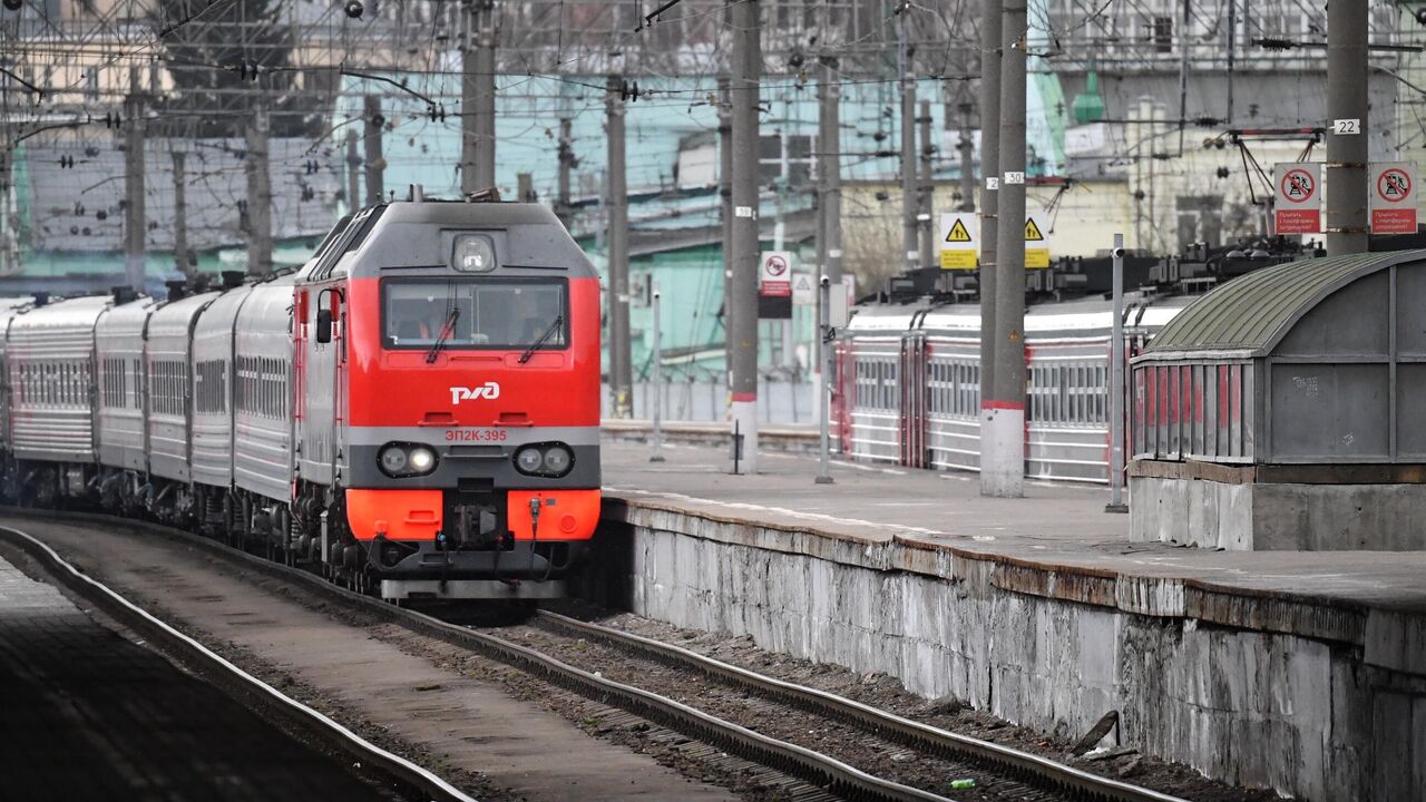 В Сочи на железную дорогу сошел оползень - РИА Новости, 05.02.2024