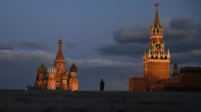 Прохожий на Красной площади в Москве