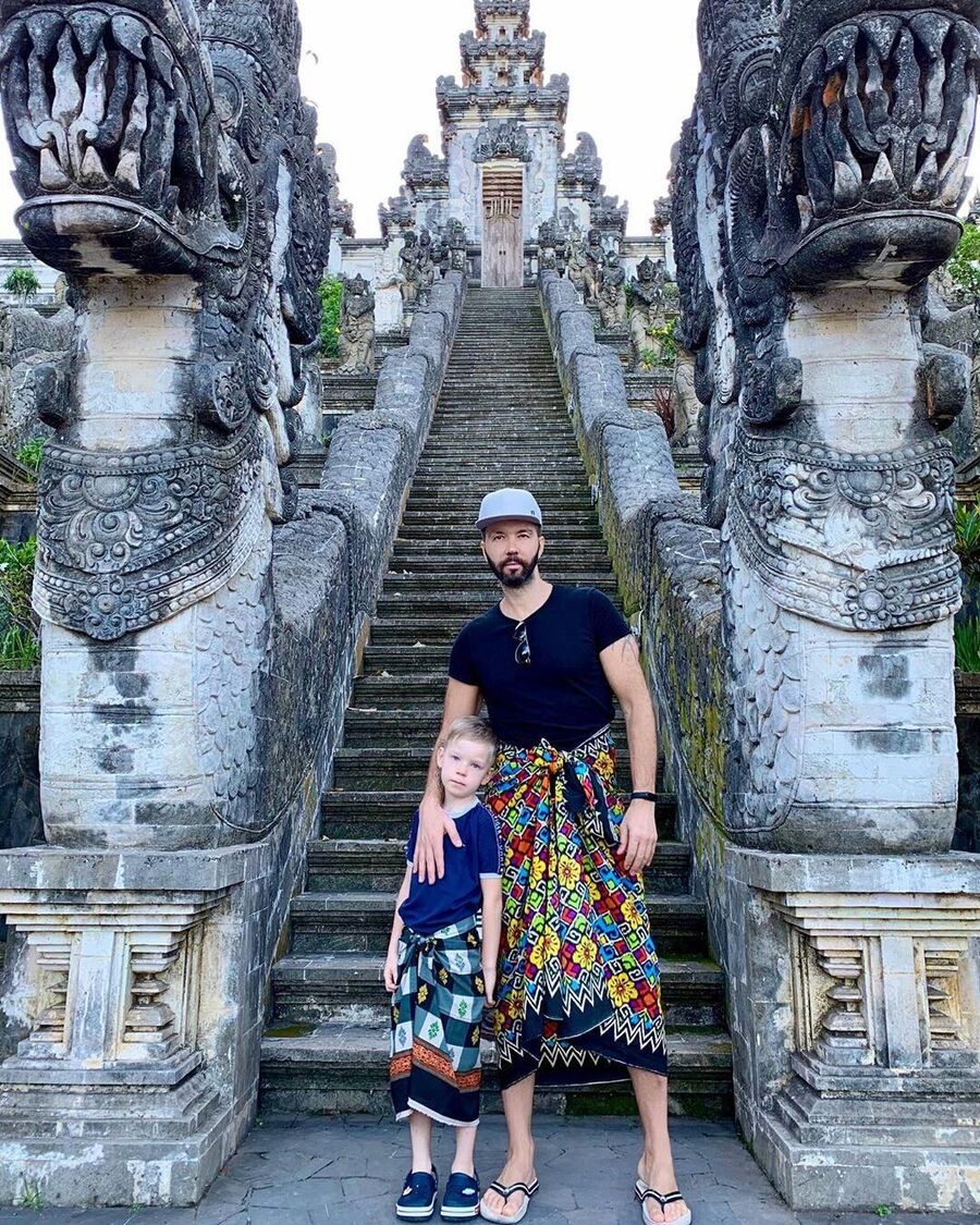 Денис Клявер с ребенком на Бали