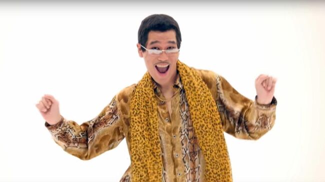 Кадр из видеоклипа PPAP (Pen Pineapple Apple Pen) японского исполнителя Pikotaro