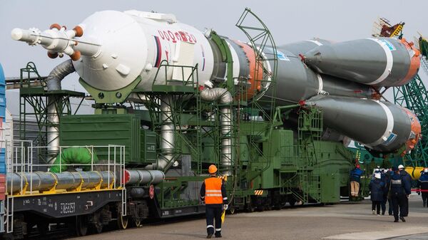Вывоз ракеты-носителя Союз-2.1а с пилотируемым кораблем Союз МС-16 на стартовый комплекс космодрома Байконур