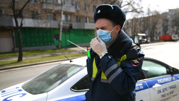 Сотрудник дорожно-патрульной службы ГИБДД в Москве