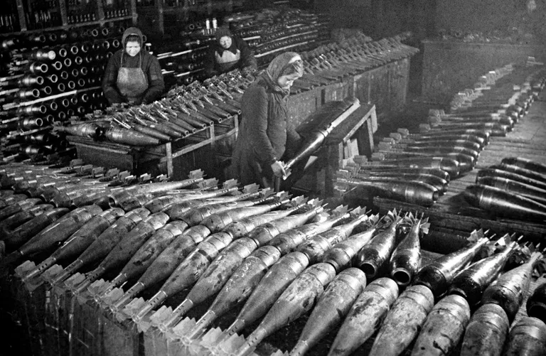 Готовые мины на одном из московских заводов. 1942 год Готовые мины на одном из московских заводов. 1942 год