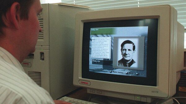 Фотография разведчика Кима Филби на экране монитора. 1996 год 