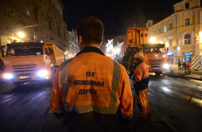 Укладка асфальта на Тверской улице Укладка асфальта на Тверской улице