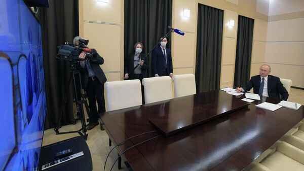 Президент РФ Владимир Путин проводит в режиме видеоконференции совещание с экспертами по вопросам развития ситуации с коронавирусной инфекцией 