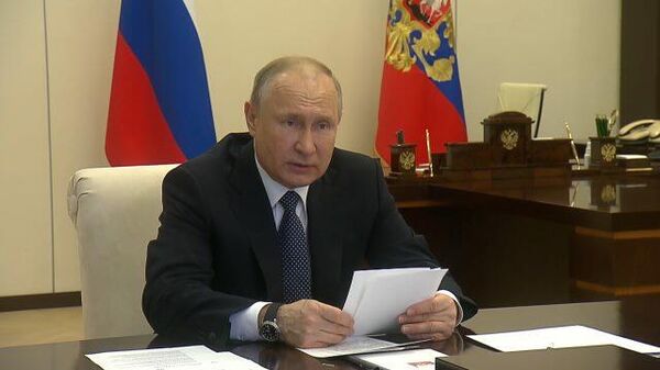 Путин обсудил с экспертами варианты сокращения нерабочих дней