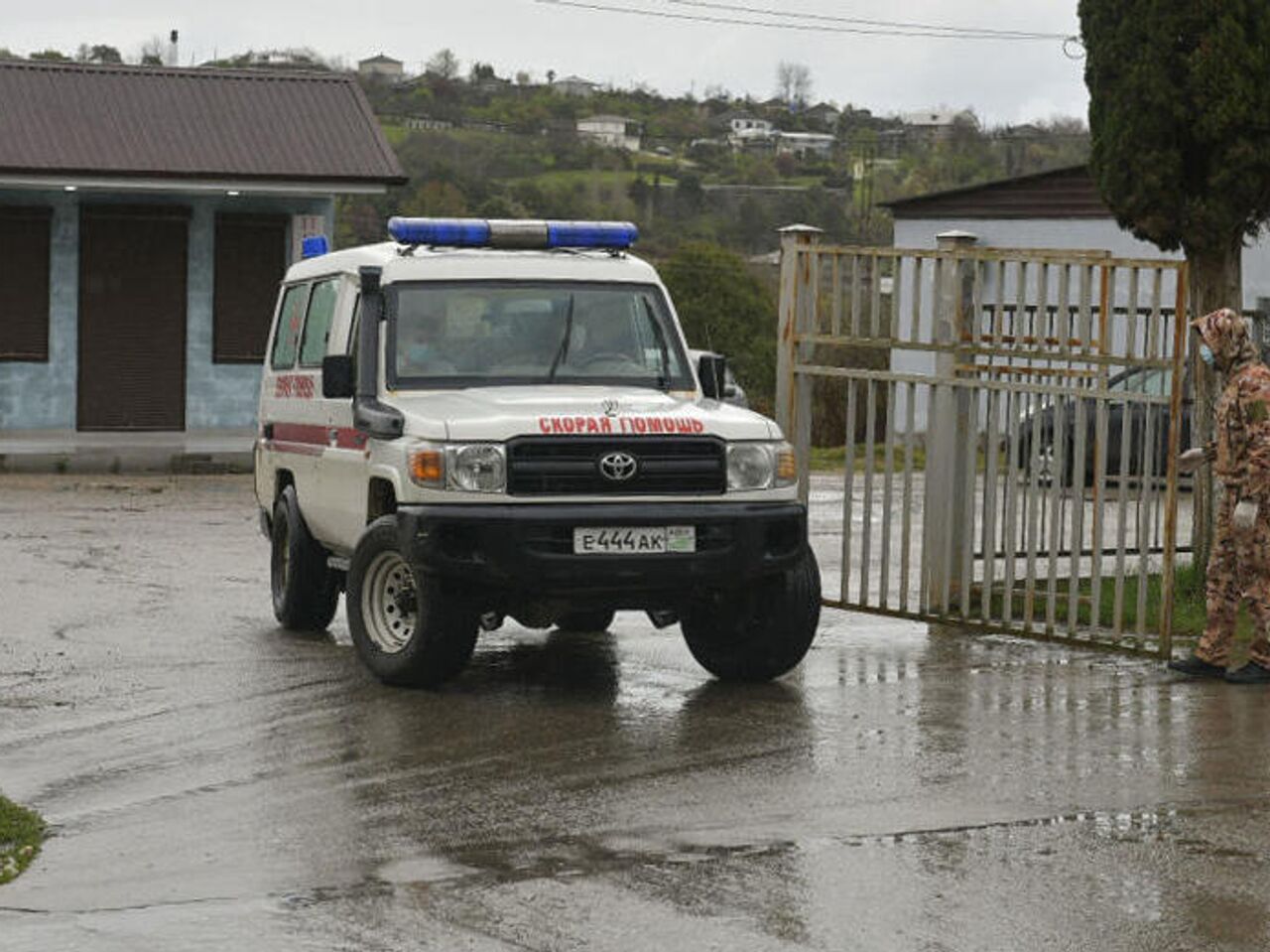 Российских туристов, попавших в Абхазии в ДТП, выписали из больницы - РИА  Новости, 16.08.2023