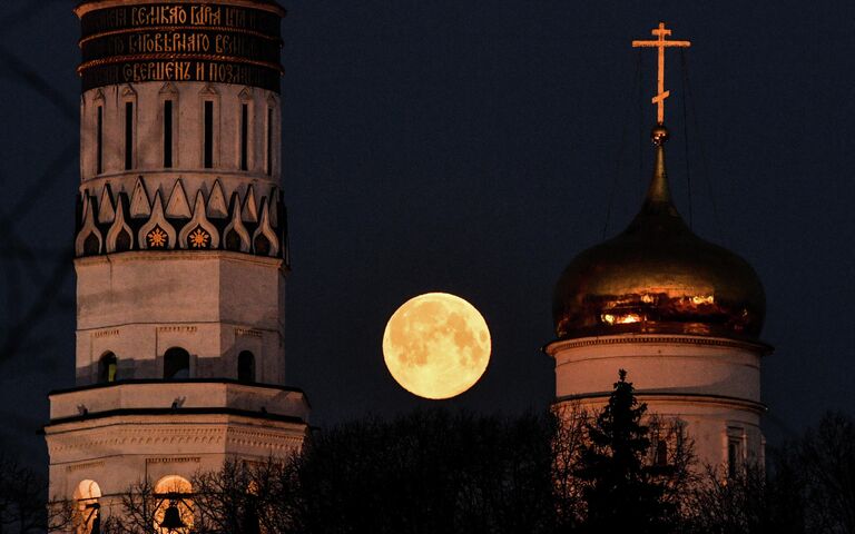 Суперлуние, наблюдаемое в Москве