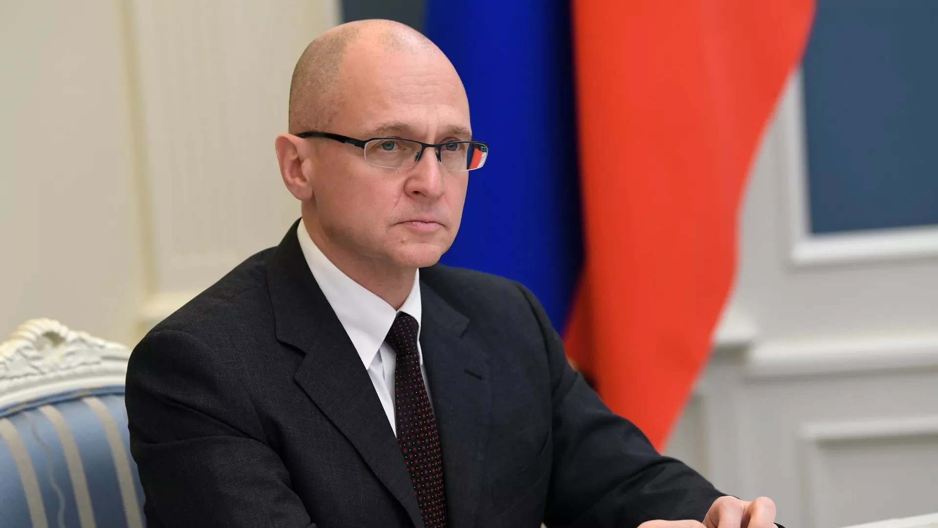 Сергей Кириенко в ситуационном центре в Кремле смотрит трансляцию совещания президента РФ Владимира Путина с руководителями субъектов РФ - РИА Новости, 1920, 03.09.2020