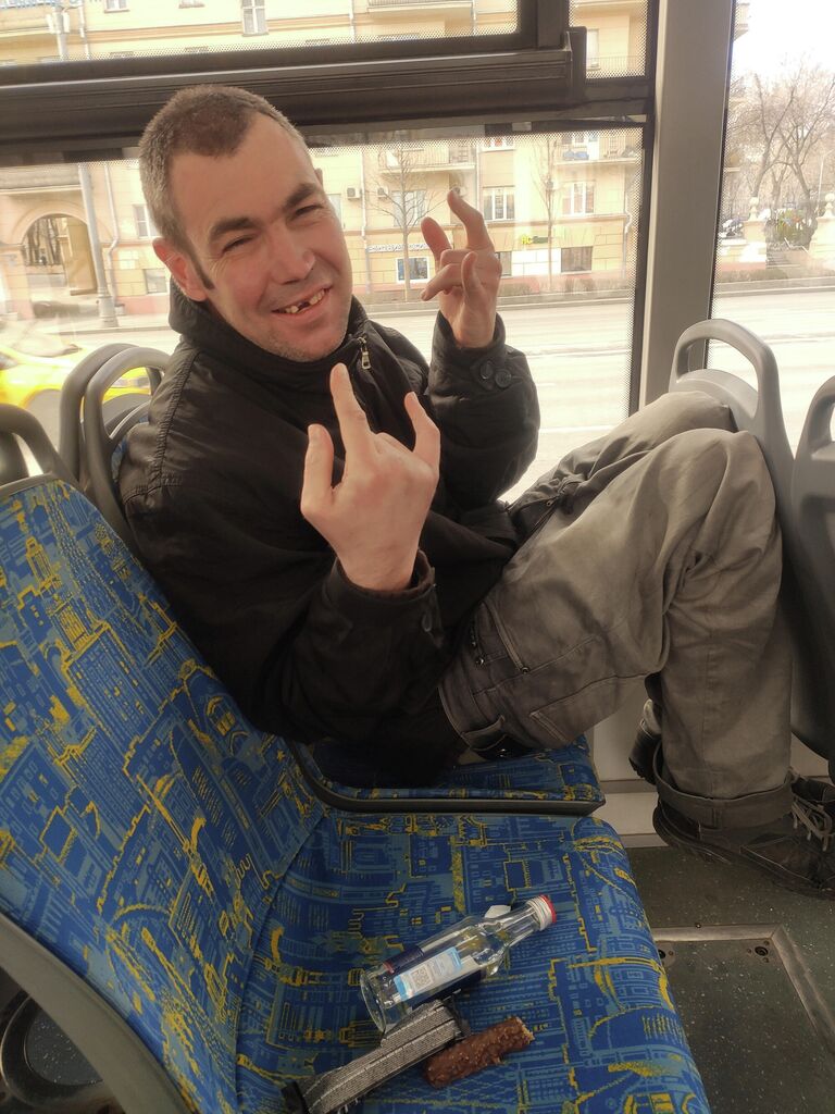 Бездомный в автобусе