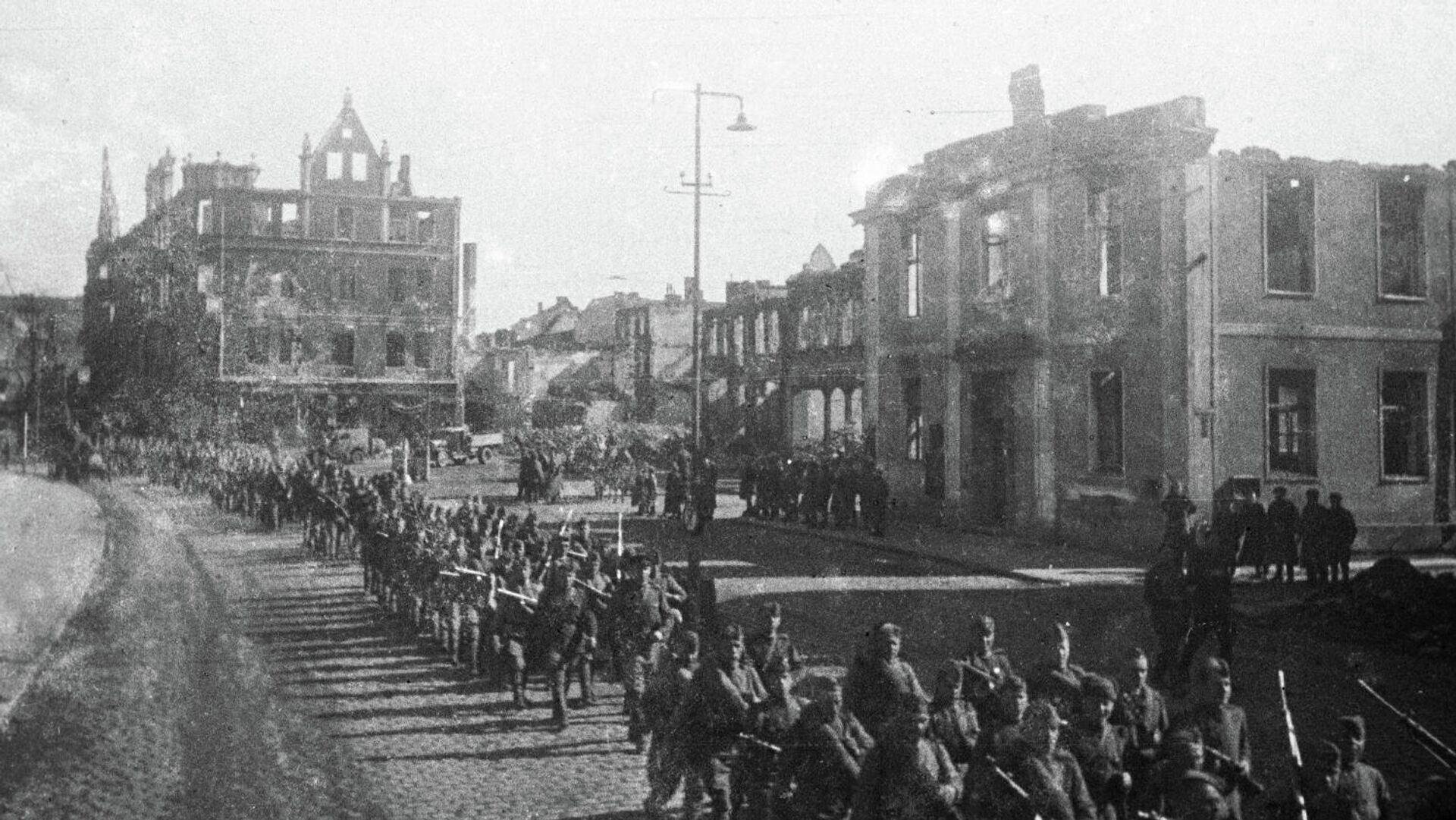 Советские войска вступают в Кенигсберг - РИА Новости, 1920, 06.10.2023