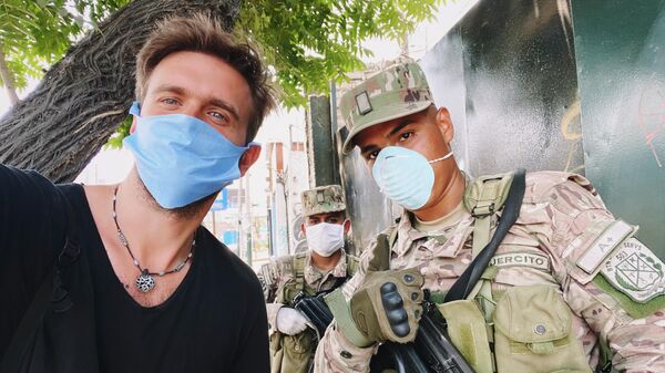 Я с солдатами в Лиме, Перу