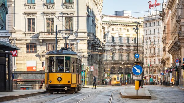 Трамвай на одной из улиц в Милане