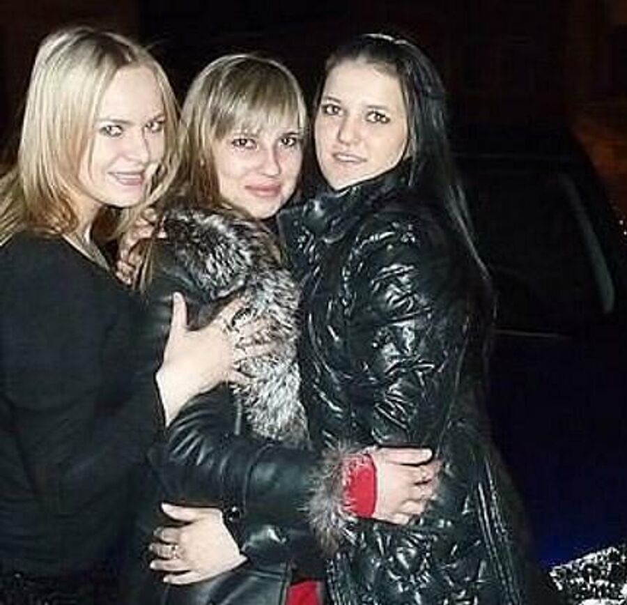 Оксана (справа) с подружками до аварии