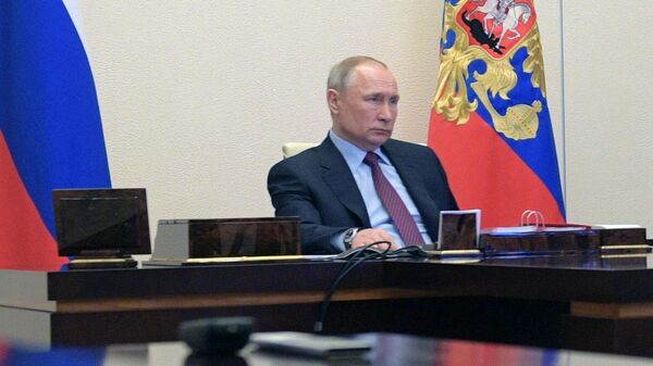 Президент РФ Владимир Путин проводит в режиме видеоконференции совещание по развитию ракетно-космической отрасли РФ