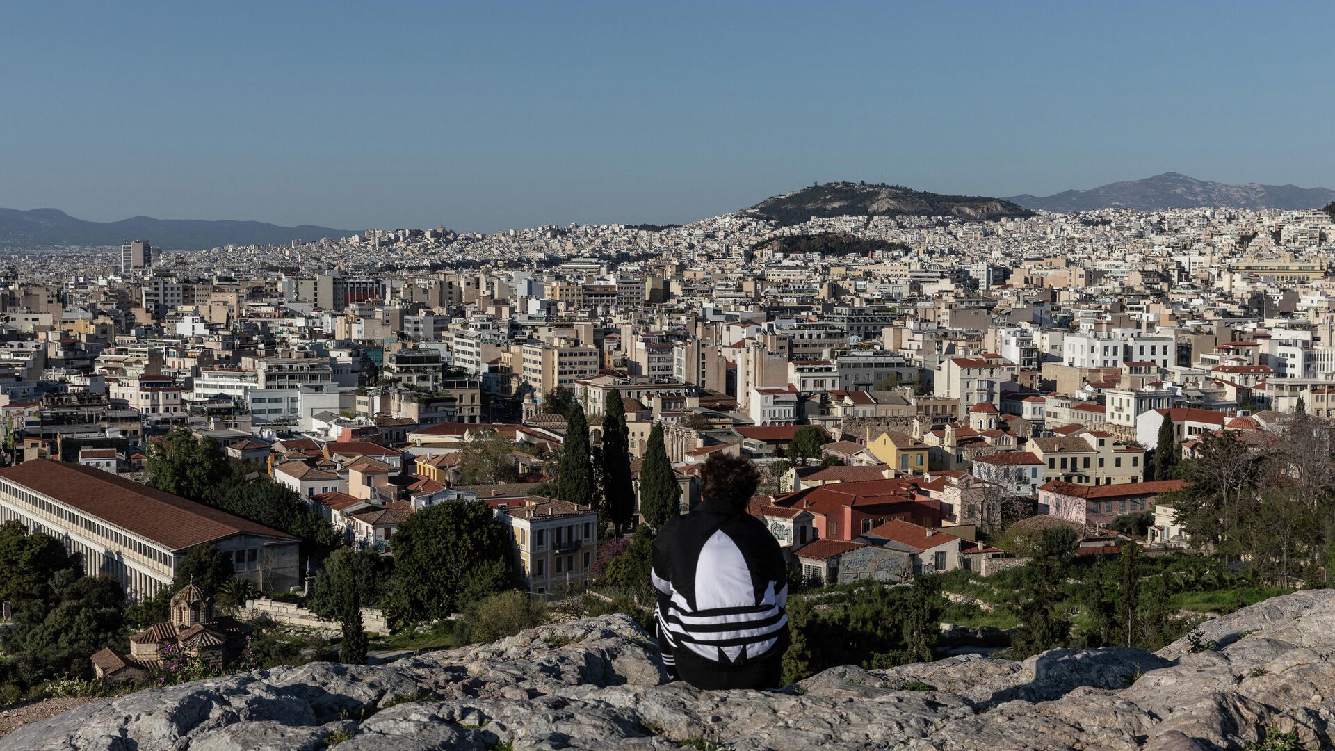 Молодой человек на холме Акрополь в Афинах - РИА Новости, 1920, 03.03.2021