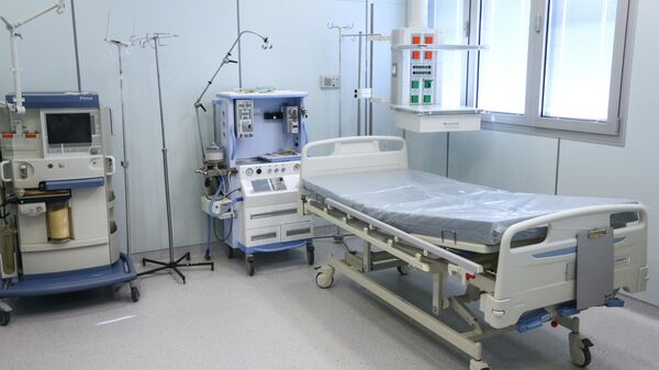 Палата интенсивной терапии для пациентов, заболевших коронавирусом, в Мурманской областной клинической больнице