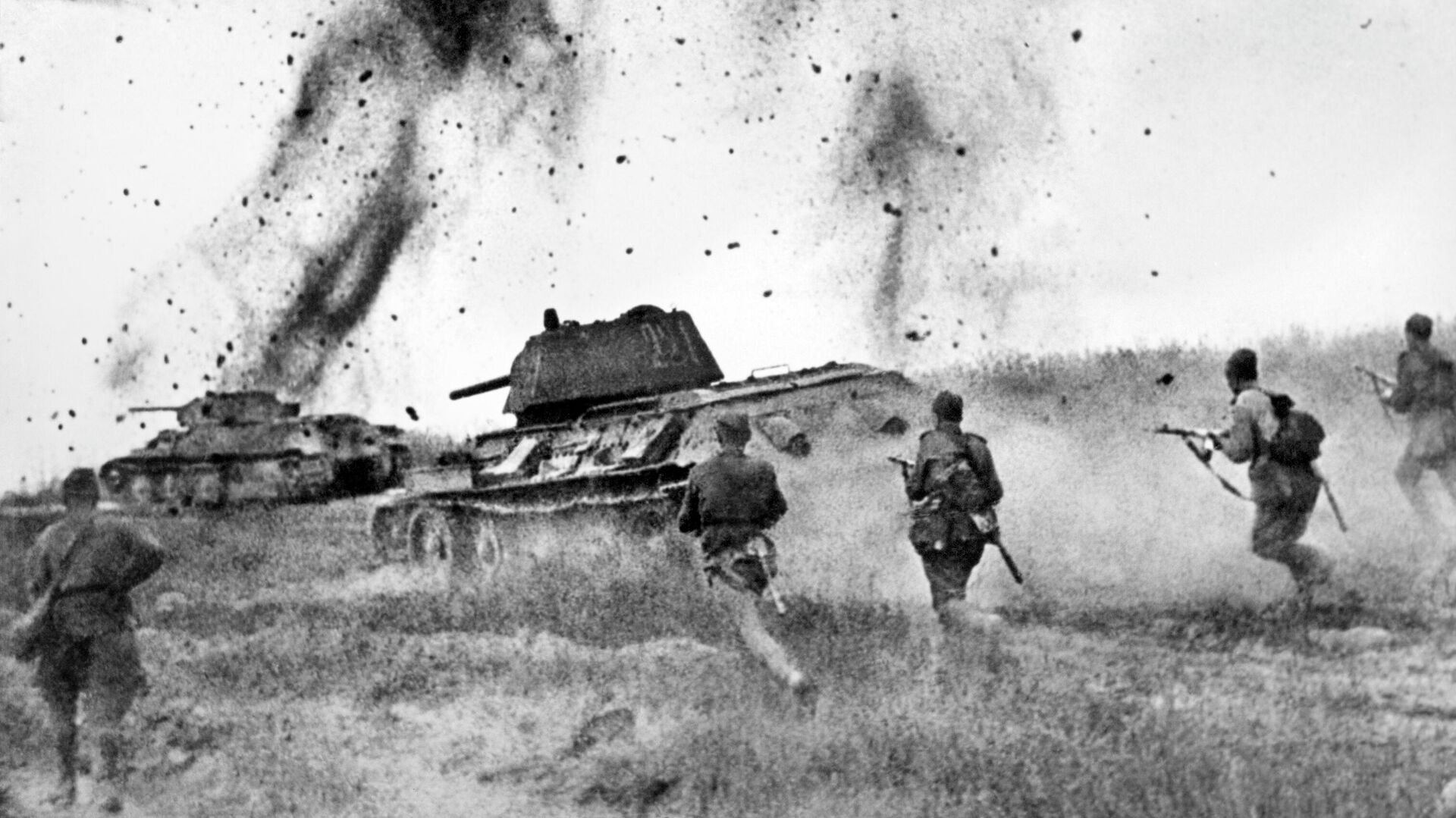 Атака соединений 5 Гвардейской танковой армии в районе Прохоровки - РИА Новости, 1920, 14.04.2020