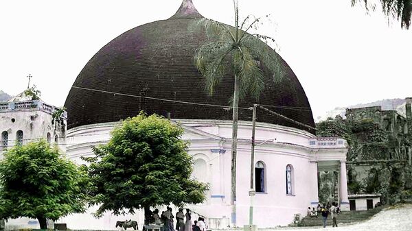 Церковь, расположенная в Милоте, части области в Кап-Аитьен к северу от Порт-о-Пренса, Гаити, являющаяся памятником  национального наследия ЮНЕСКО