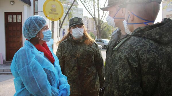 Российские военные специалисты в городе Ниш, где они проводят дезинфекцию медицинских учреждений в связи с эпидемией коронавируса nCoV-2019