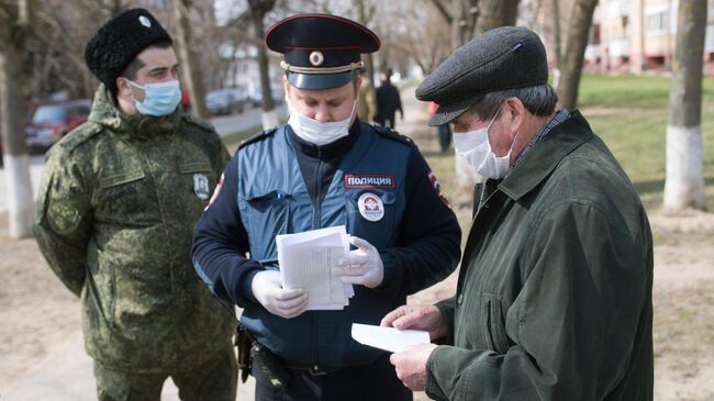 Члены станичного казачьего общества совместно с сотрудниками правоохранительных органов патрулируют улицы Рузы во время режима самоизоляции в Московской области