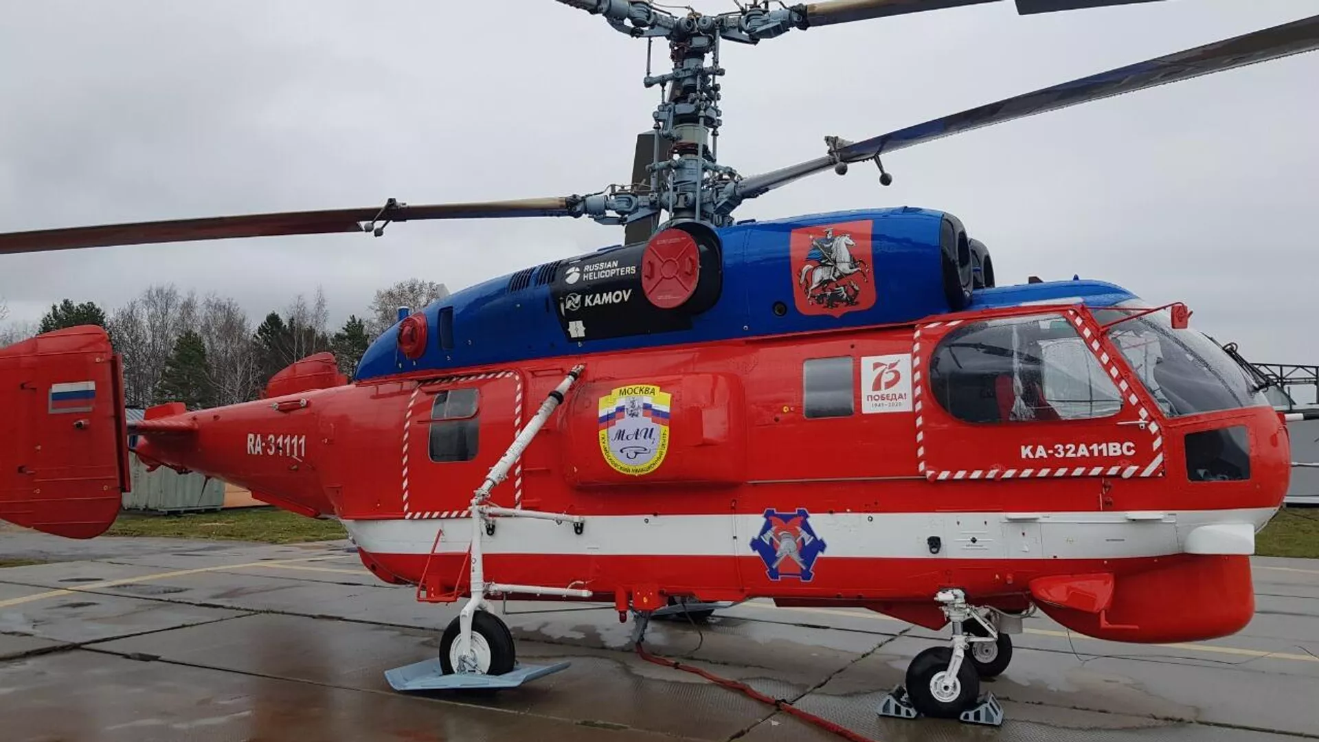 Новый пожарный вертолет Ка-32А11ВС Московского авиационного центра (МАЦ) заступил на первое дежурство - РИА Новости, 1920, 17.09.2020