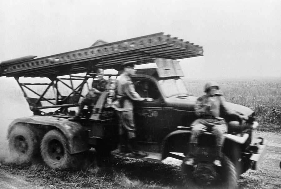 Реактивная артиллерийская установка «Катюша» на фронте во время Великой Отечественной войны