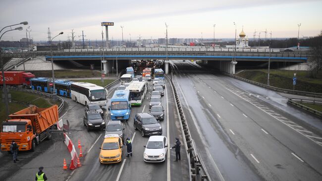 Проверка наличия цифровых пропусков на въезде в Москву. 15 апреля 2020