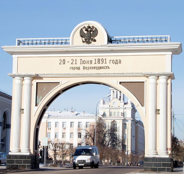 Триумфальная арка Царские ворота в Улан-Удэ