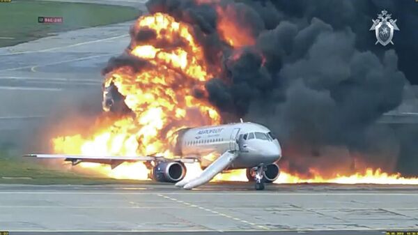 Кадр видео катастрофы самолета в аэропорту Шереметьево в 2019 году, опубликованного СК РФ