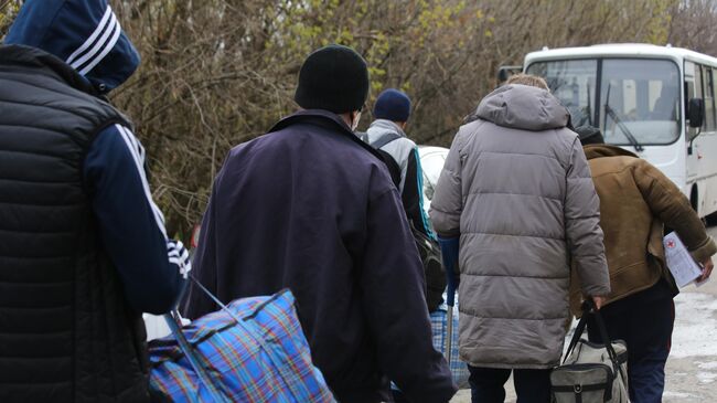 Обмен пленными между ДНР и Киевом на КПП на окраине города Горловка в Донецкой области. 16 апреля 2020