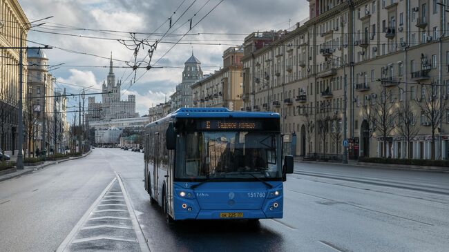 Автобус на Садовом кольце в Москве