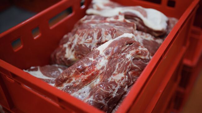 Свиное мясо на мясоперерабатывающем комбинате